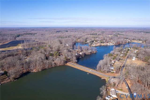 2134 Lakeview Dr, Powhatan, VA 23139