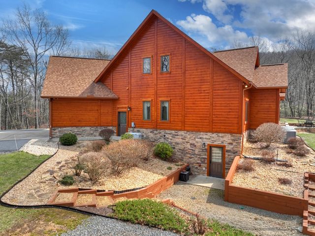 1950 Saint Andrews Way, Jasper, GA 30143