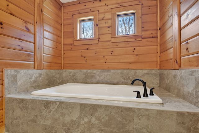 1950 Saint Andrews Way, Jasper, GA 30143