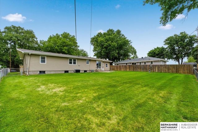 8209 S 40th Street, Bellevue, NE 68147