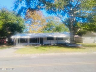 2714 Fernwood Street, Pascagoula, MS 39567