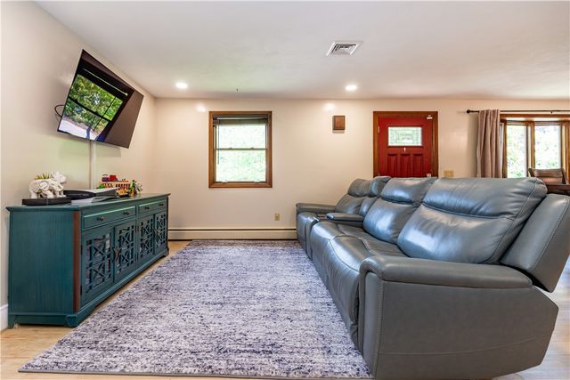 41 Mount View Avenue, North Kingstown, RI 02852