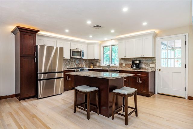 41 Mount View Avenue, North Kingstown, RI 02852