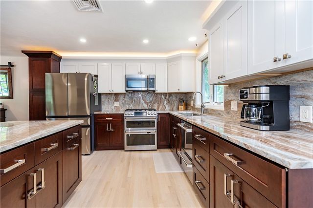 41 Mount View Avenue, North Kingstown, RI 02852