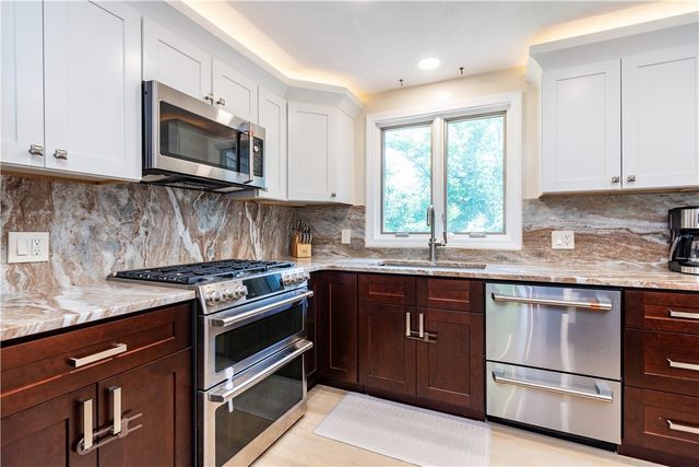 41 Mount View Avenue, North Kingstown, RI 02852