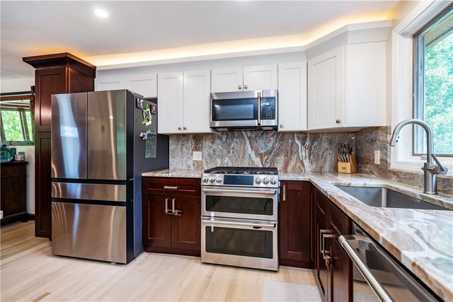 41 Mount View Avenue, North Kingstown, RI 02852