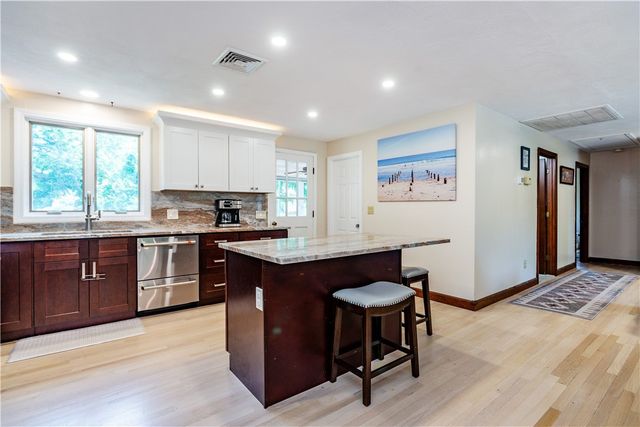 41 Mount View Avenue, North Kingstown, RI 02852