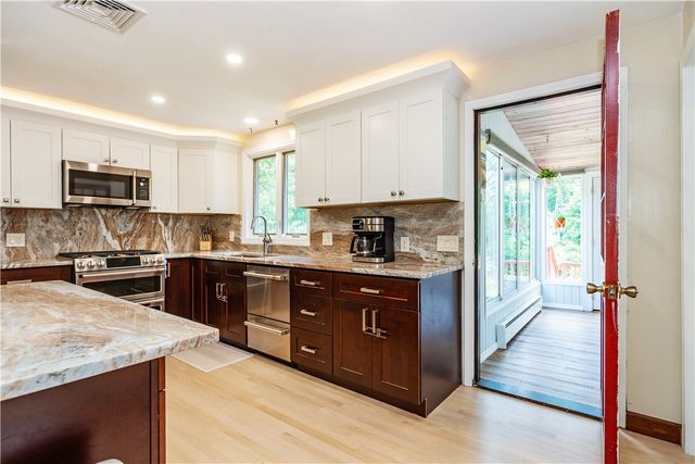 41 Mount View Avenue, North Kingstown, RI 02852