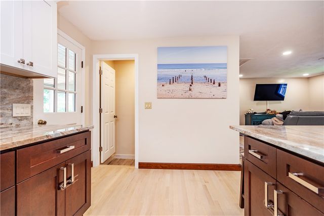 41 Mount View Avenue, North Kingstown, RI 02852