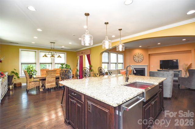 16402 Doves Canyon Lane, Charlotte, NC 28278