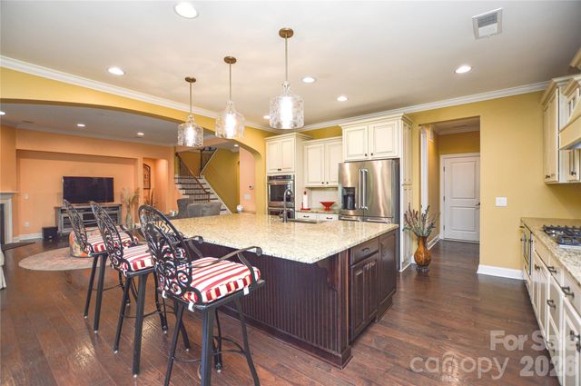 16402 Doves Canyon Lane, Charlotte, NC 28278