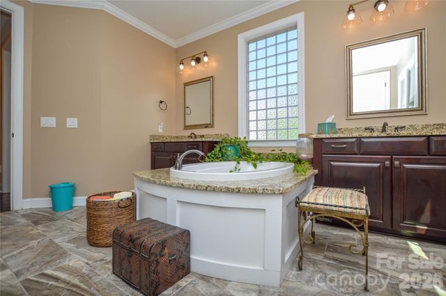 16402 Doves Canyon Lane, Charlotte, NC 28278