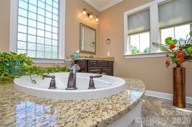 16402 Doves Canyon Lane, Charlotte, NC 28278