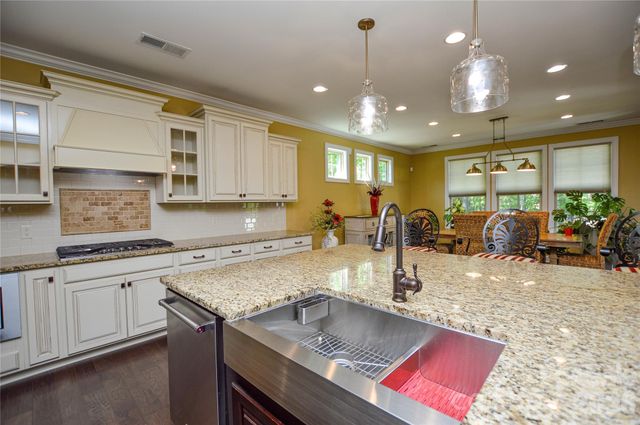 16402 Doves Canyon Lane, Charlotte, NC 28278