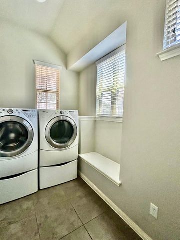 411 Tilly LN, Buda, TX 78610
