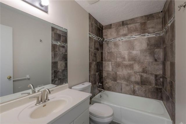 9404-9406 E 83 Street, Raytown, MO 64138