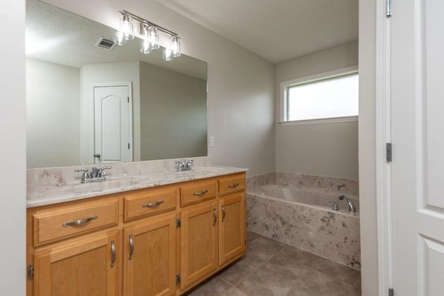 165 SUSANNE DR, Oakland, TN 38060