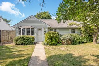 6 Island Street, Plainview, NY 11803