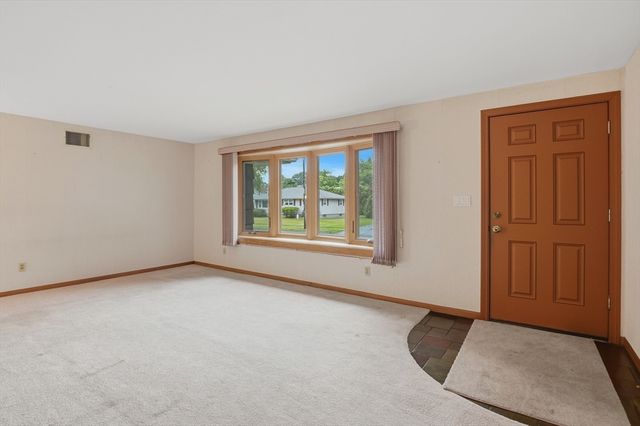 52 Thornton Road, Worcester, MA 01606
