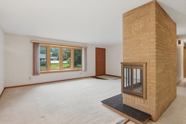 52 Thornton Road, Worcester, MA 01606