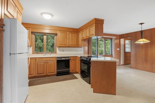 52 Thornton Road, Worcester, MA 01606