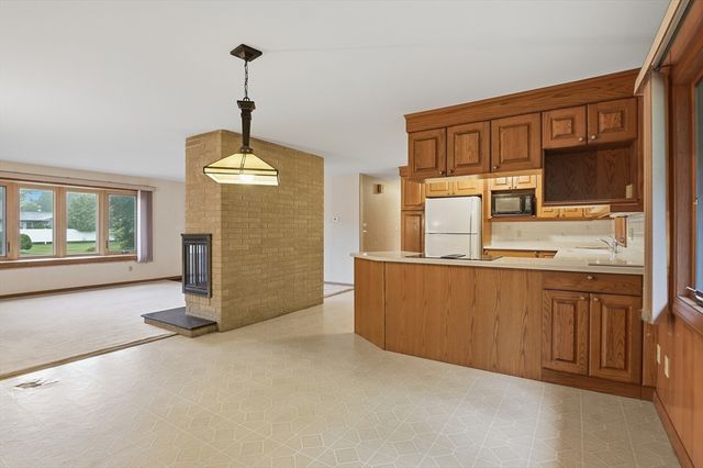 52 Thornton Road, Worcester, MA 01606