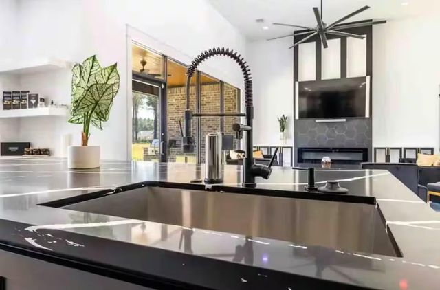 51 Road 6613, Dayton, TX 77535