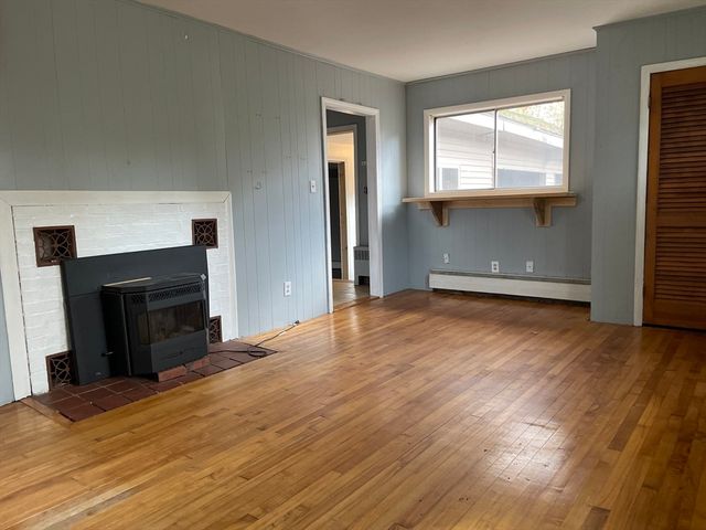 381 Pleasant St, Leicester, MA 01524