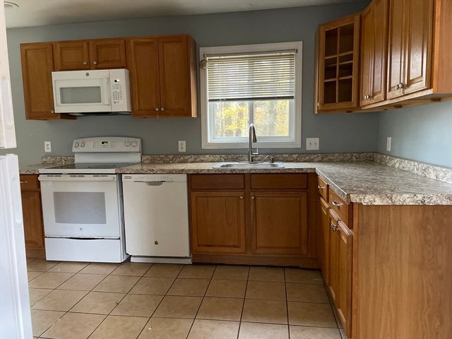 381 Pleasant St, Leicester, MA 01524