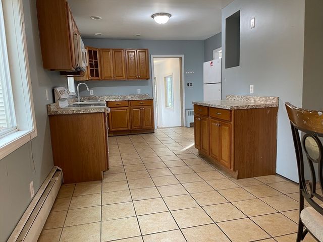 381 Pleasant St, Leicester, MA 01524