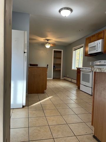 381 Pleasant St, Leicester, MA 01524