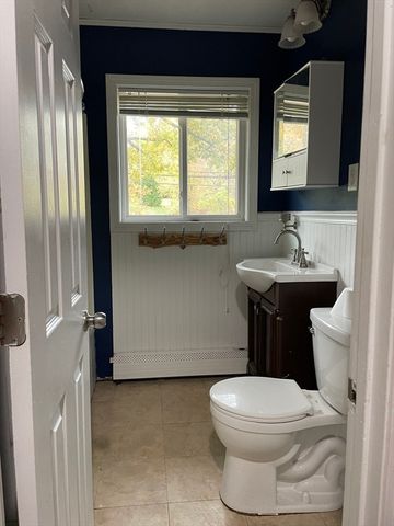 381 Pleasant St, Leicester, MA 01524