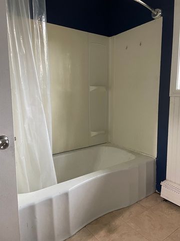 381 Pleasant St, Leicester, MA 01524