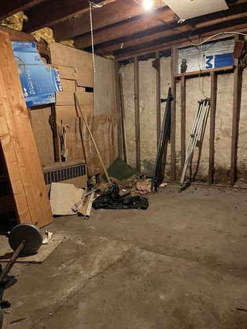 381 Pleasant St, Leicester, MA 01524