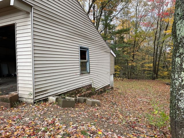 381 Pleasant St, Leicester, MA 01524