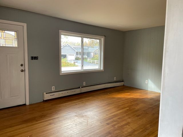 381 Pleasant St, Leicester, MA 01524