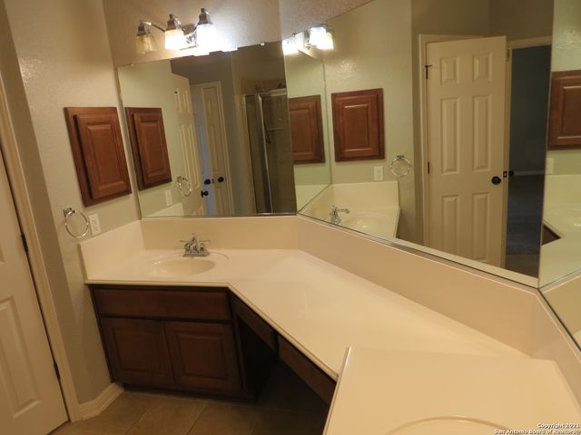 519 GINSBERG DR, Schertz, TX 78154