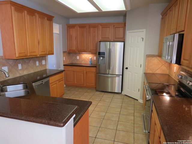 519 GINSBERG DR, Schertz, TX 78154