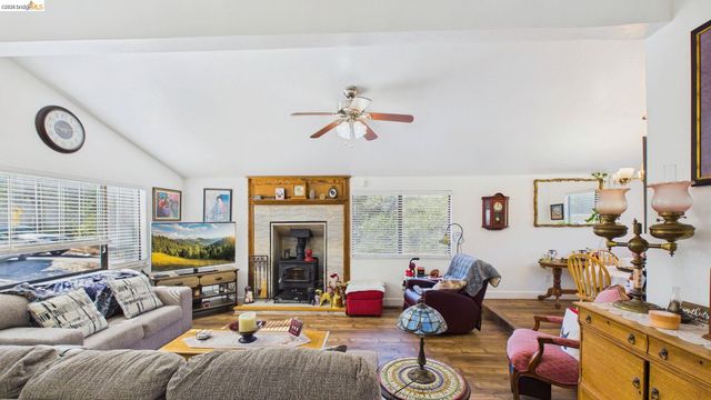 11858 Campo Seco Rd., Sonora, CA 95370