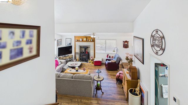 11858 Campo Seco Rd., Sonora, CA 95370