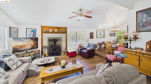 11858 Campo Seco Rd., Sonora, CA 95370