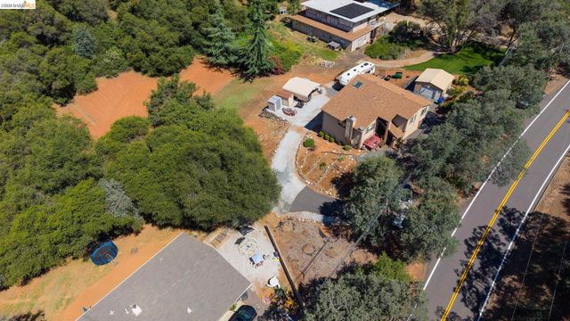 11858 Campo Seco Rd., Sonora, CA 95370