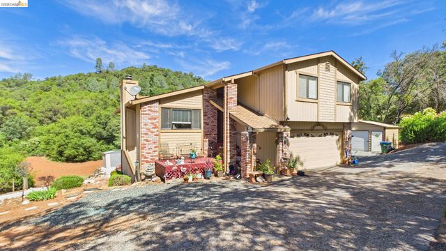 11858 Campo Seco Rd., Sonora, CA 95370