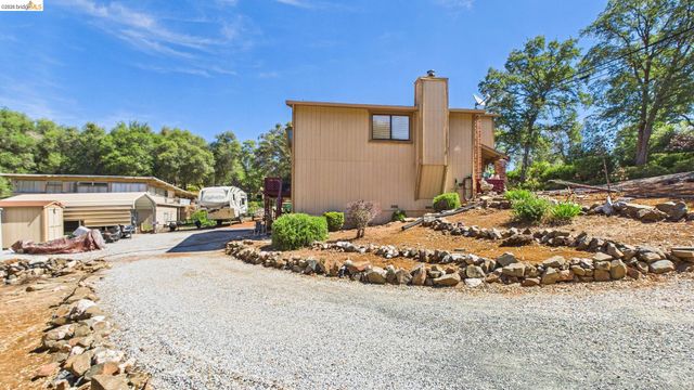 11858 Campo Seco Rd., Sonora, CA 95370