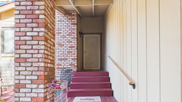 11858 Campo Seco Rd., Sonora, CA 95370