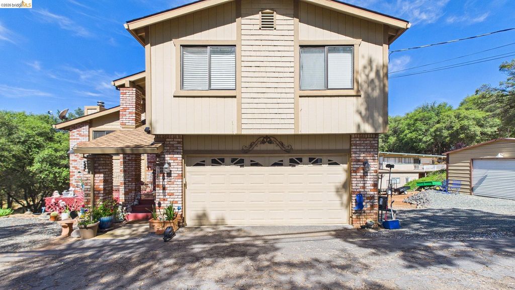 11858 Campo Seco Rd., Sonora, CA 95370