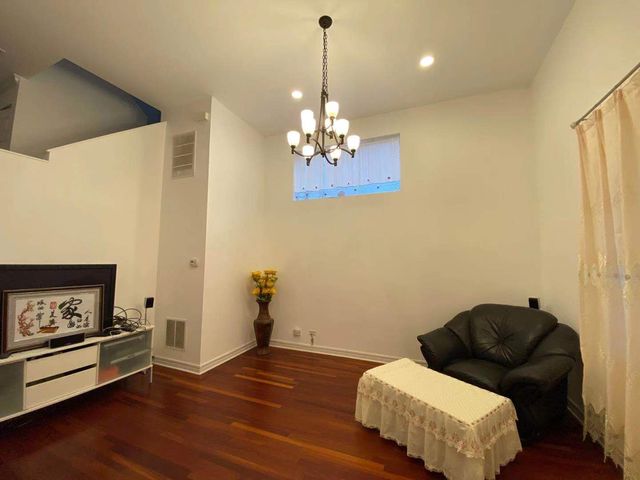 3511 S Hoyne Avenue 1, Chicago, IL 60609