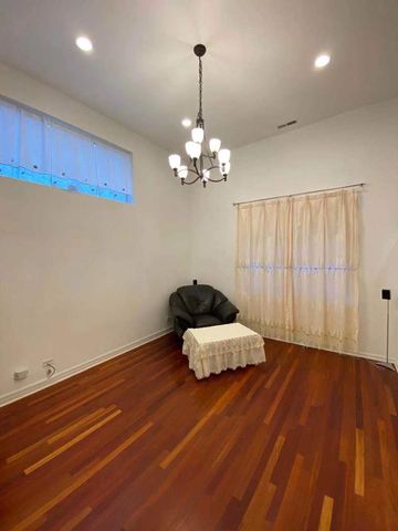 3511 S Hoyne Avenue 1, Chicago, IL 60609