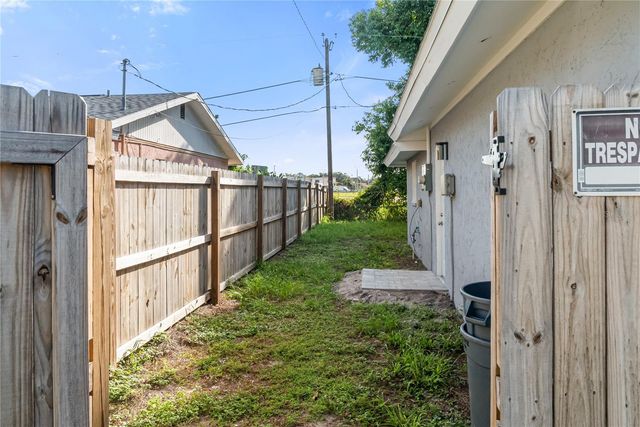 420 MELODY CIRCLE, Sarasota, FL 34237