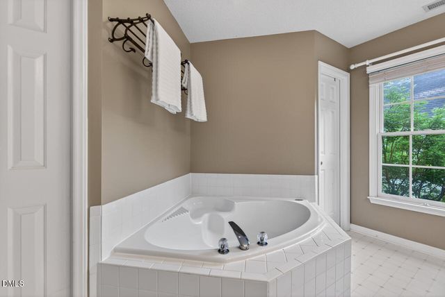 115 Lonebrook Drive, Chapel Hill, NC 27516